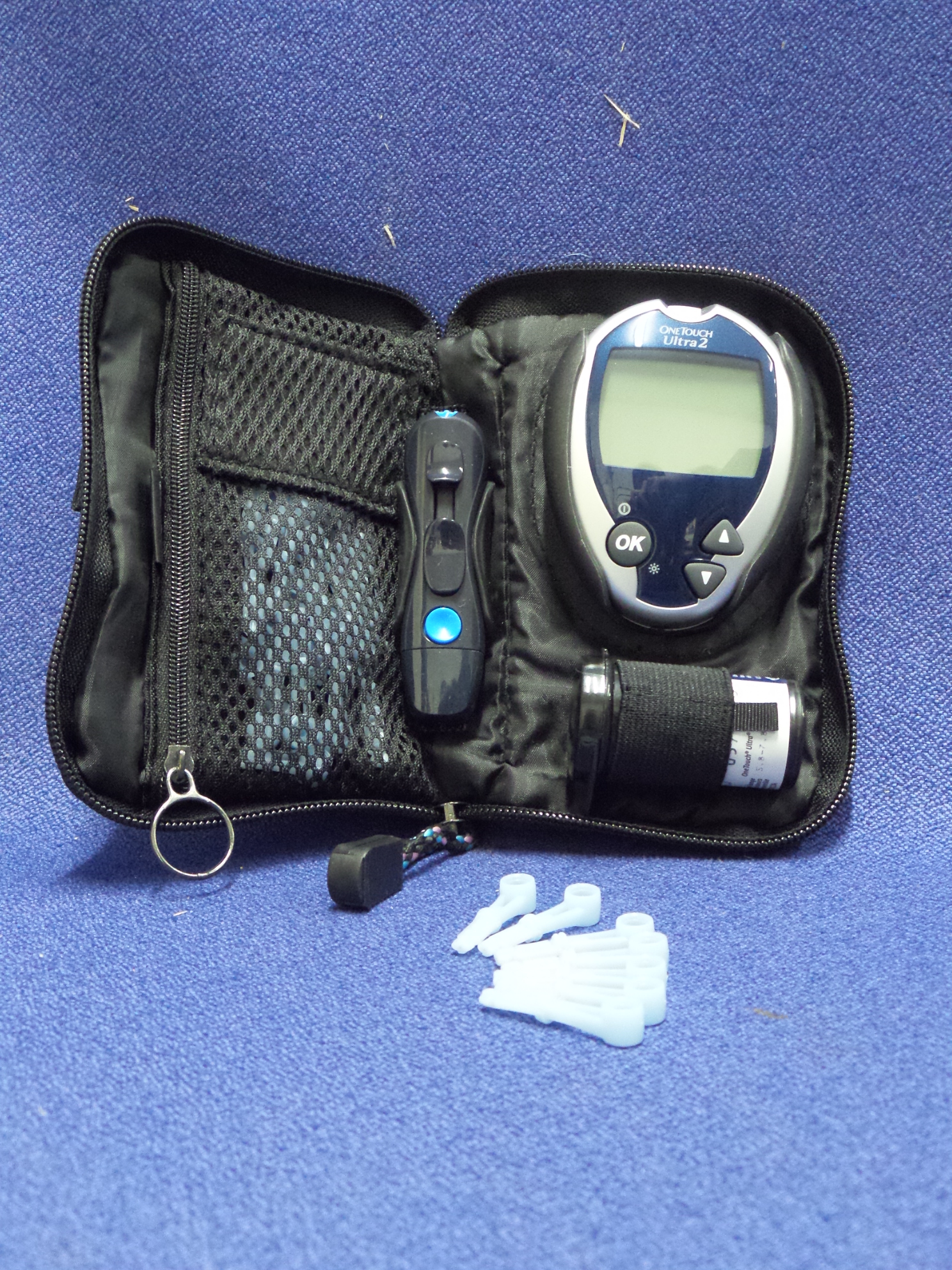 Ultra 2 Blood Glucose Monitoring System Kit w Lancets